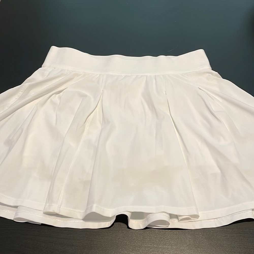 White LuLulemon flowy skirt size 6